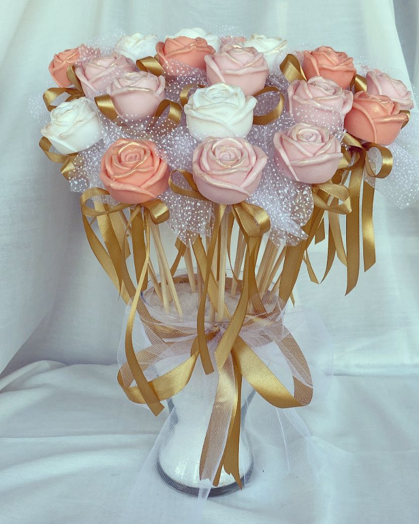 Roses en Tige Décoratives - Élégance Intemporelle